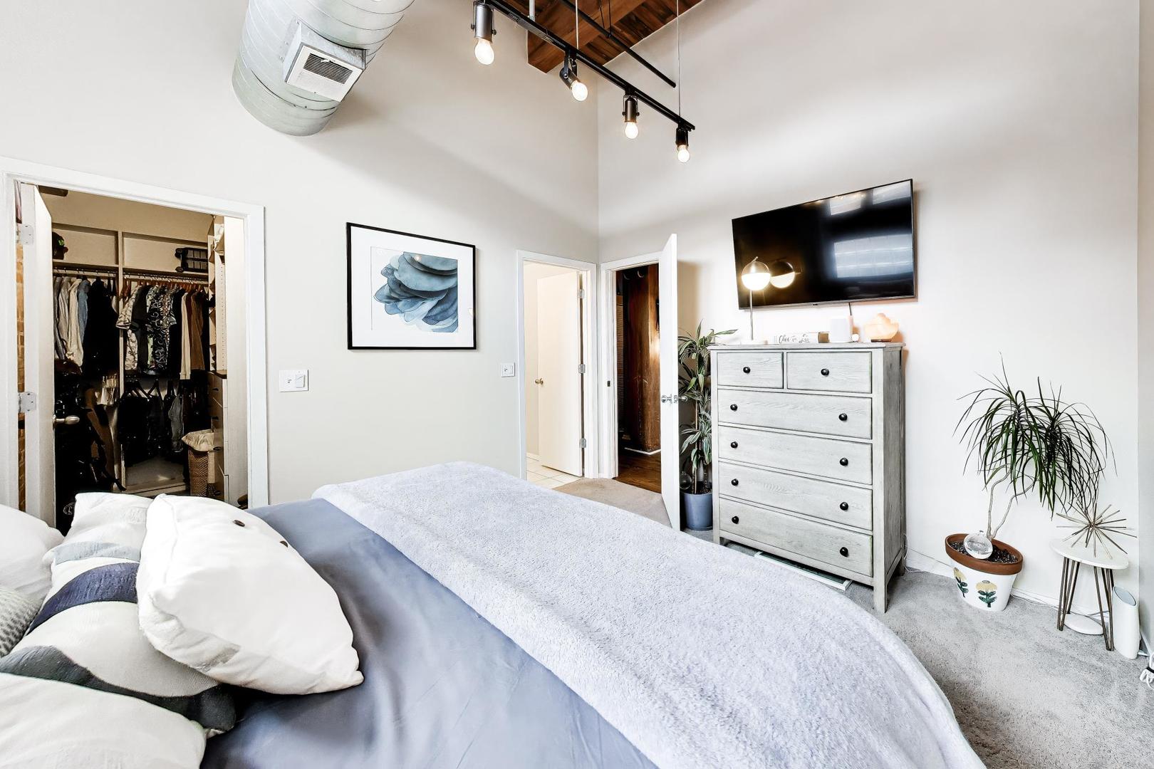 1250 W Van Buren Street Unit: 1A