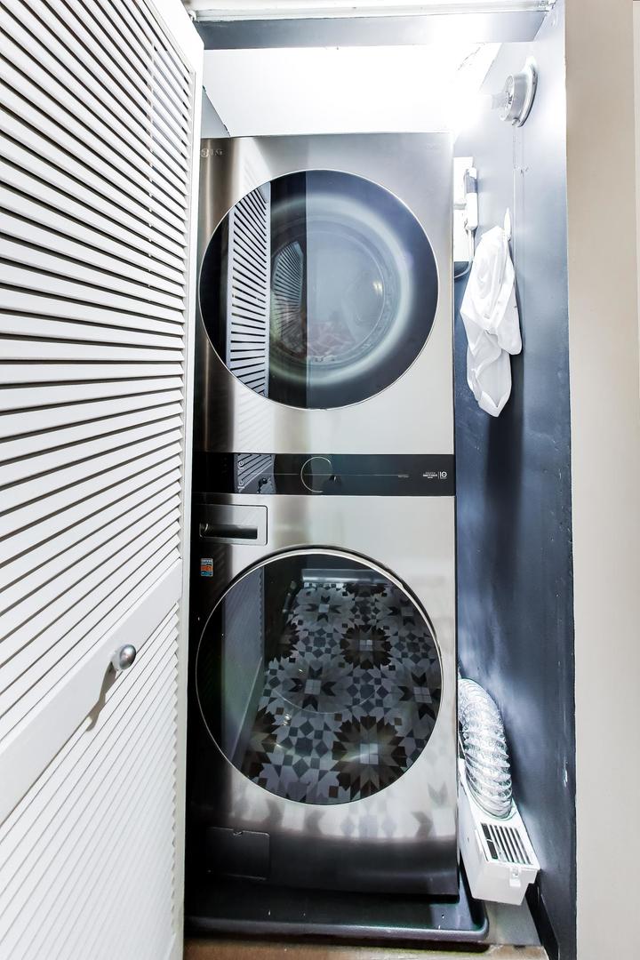 1250 W Van Buren Street Unit: 1A