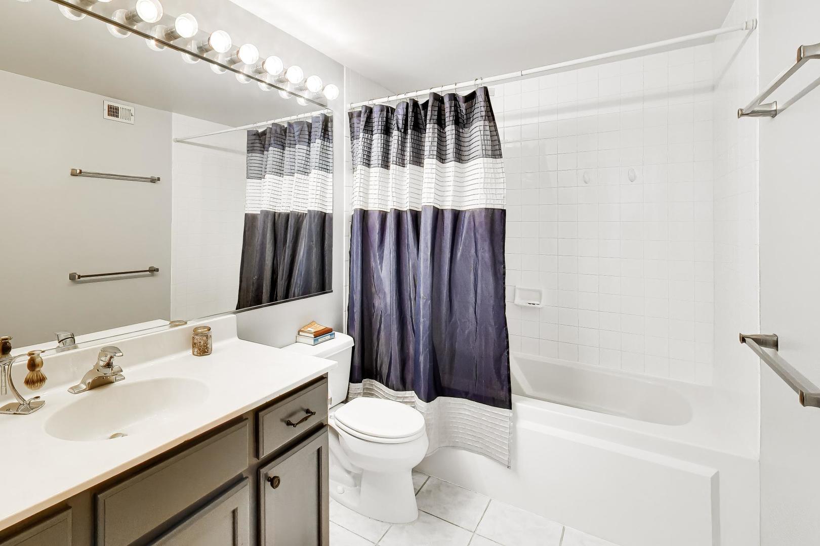 1250 W Van Buren Street Unit: 1A