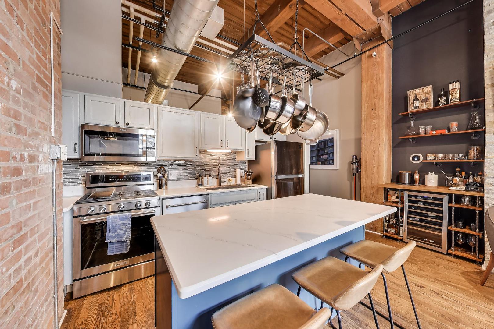 1250 W Van Buren Street Unit: 1A