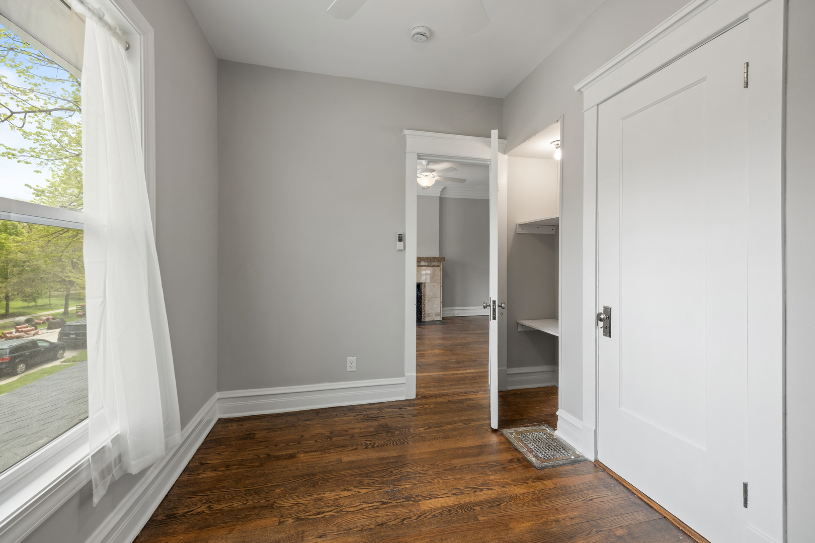 434 N Pine Avenue Unit: 2
