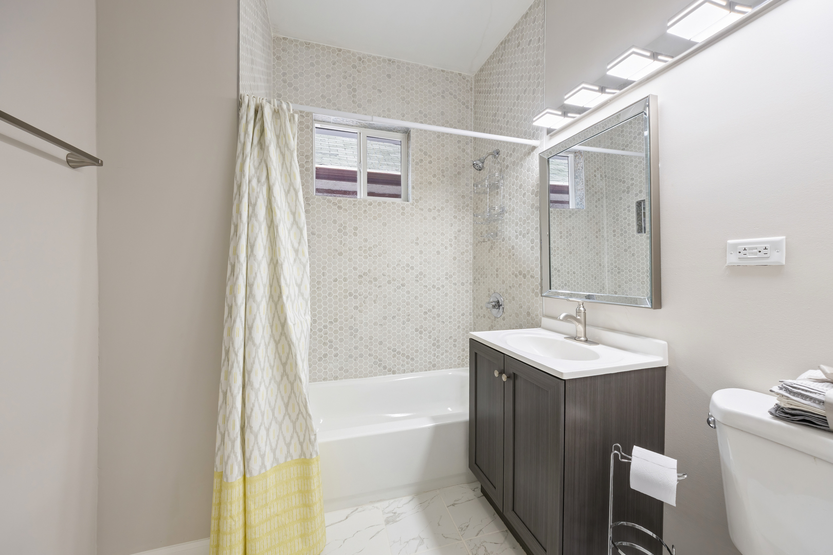 434 N Pine Avenue Unit: 2