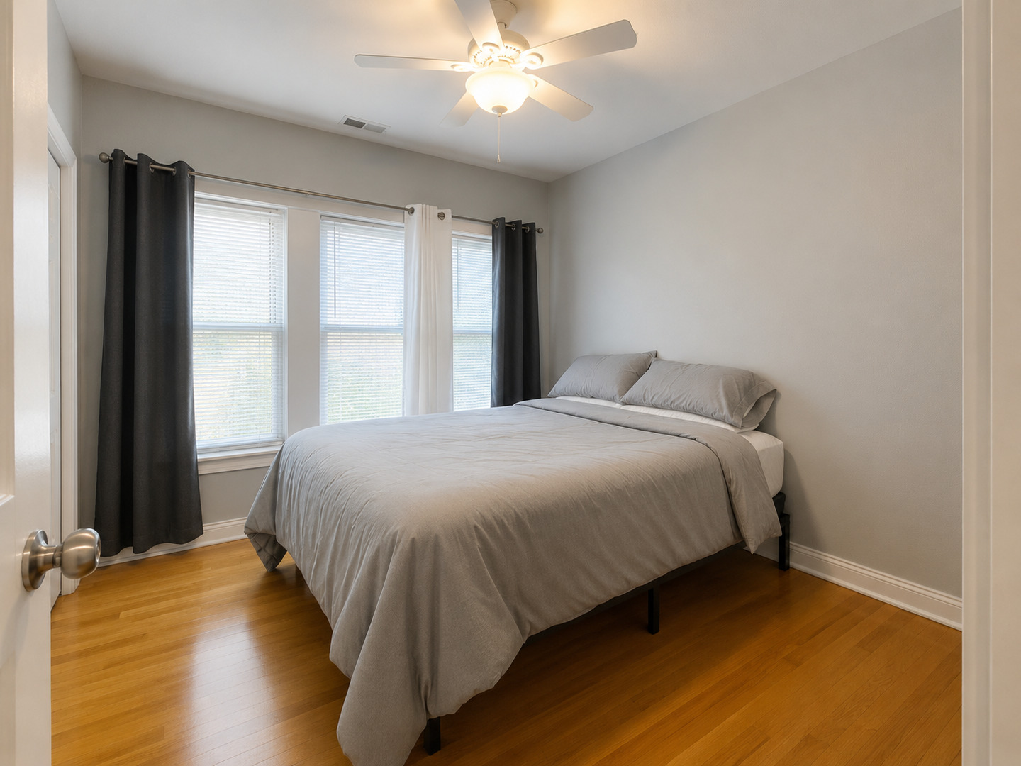 6711 N Lakewood Avenue Unit: 2N