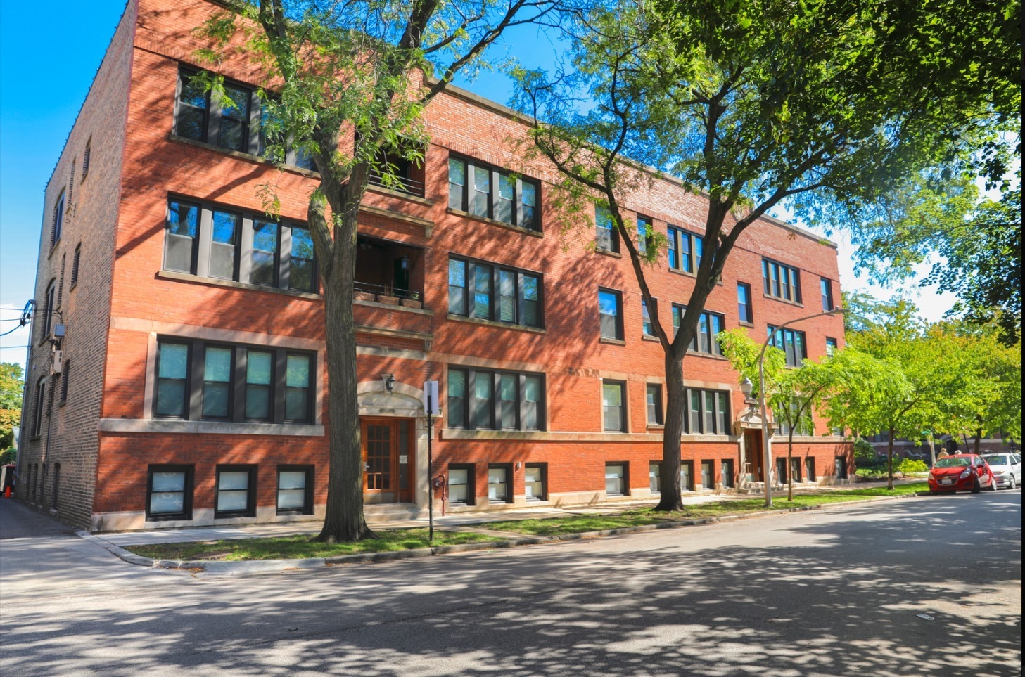 6711 N Lakewood Avenue Unit: 2N