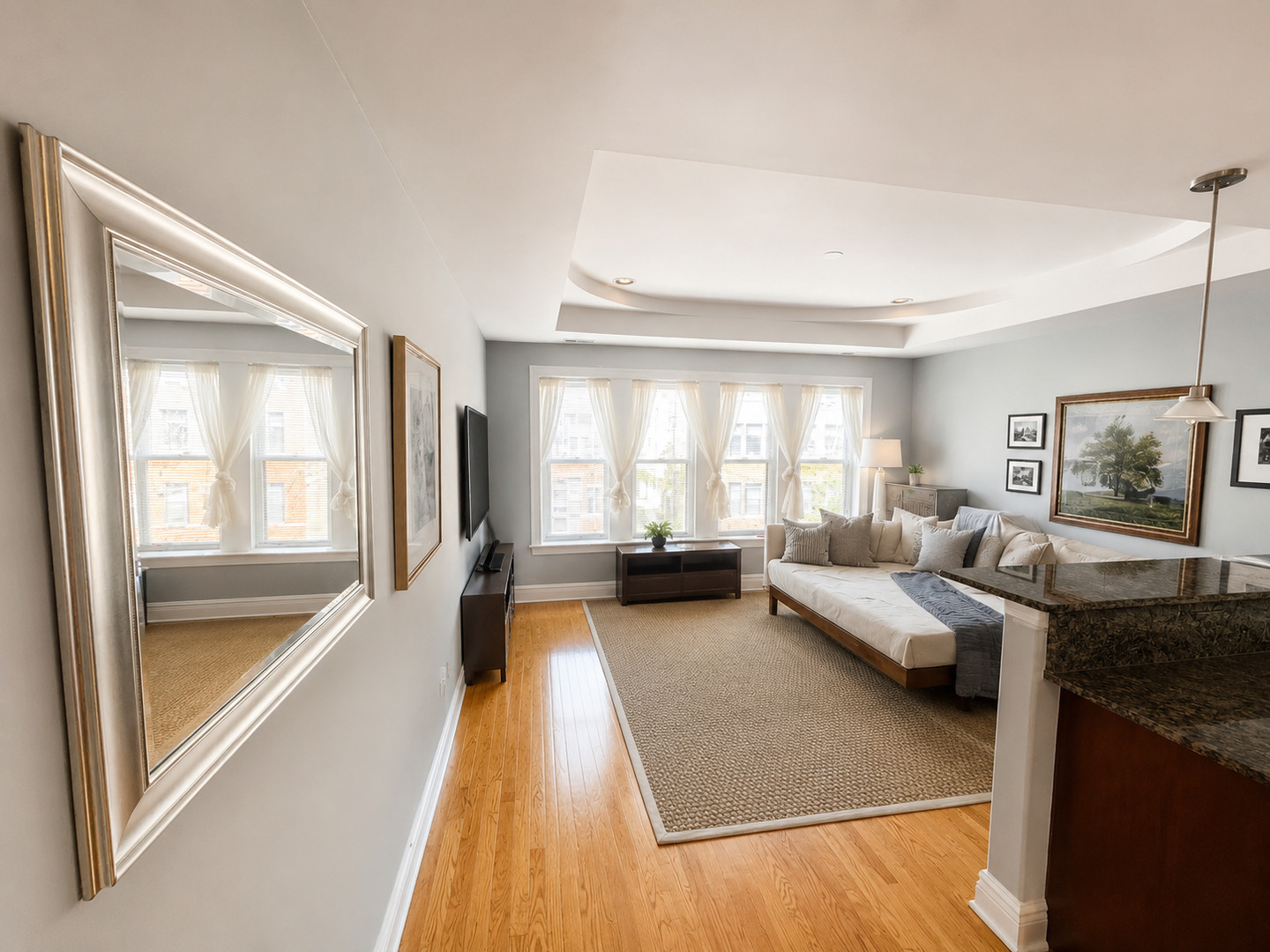 6711 N Lakewood Avenue Unit: 2N