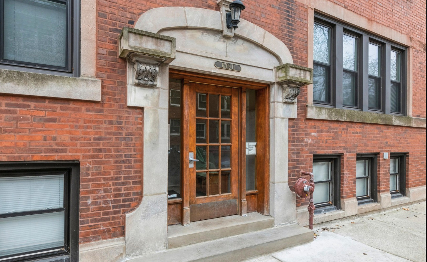 6711 N Lakewood Avenue Unit: 2N
