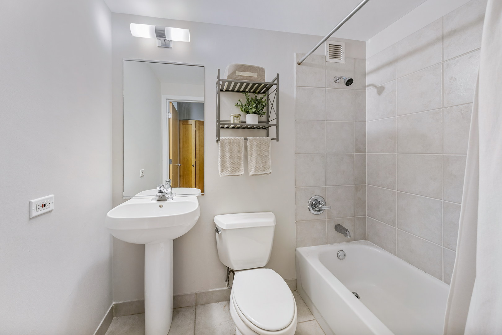 1845 S MICHIGAN Avenue Unit: 1605