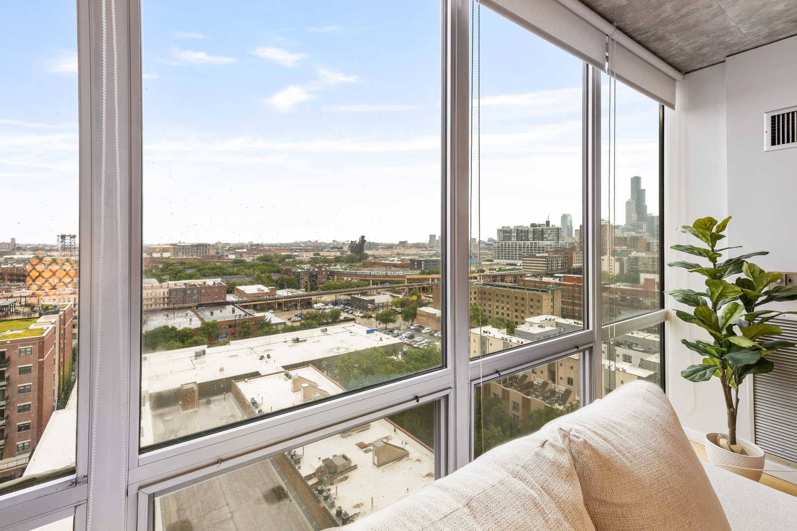 1845 S MICHIGAN Avenue Unit: 1605