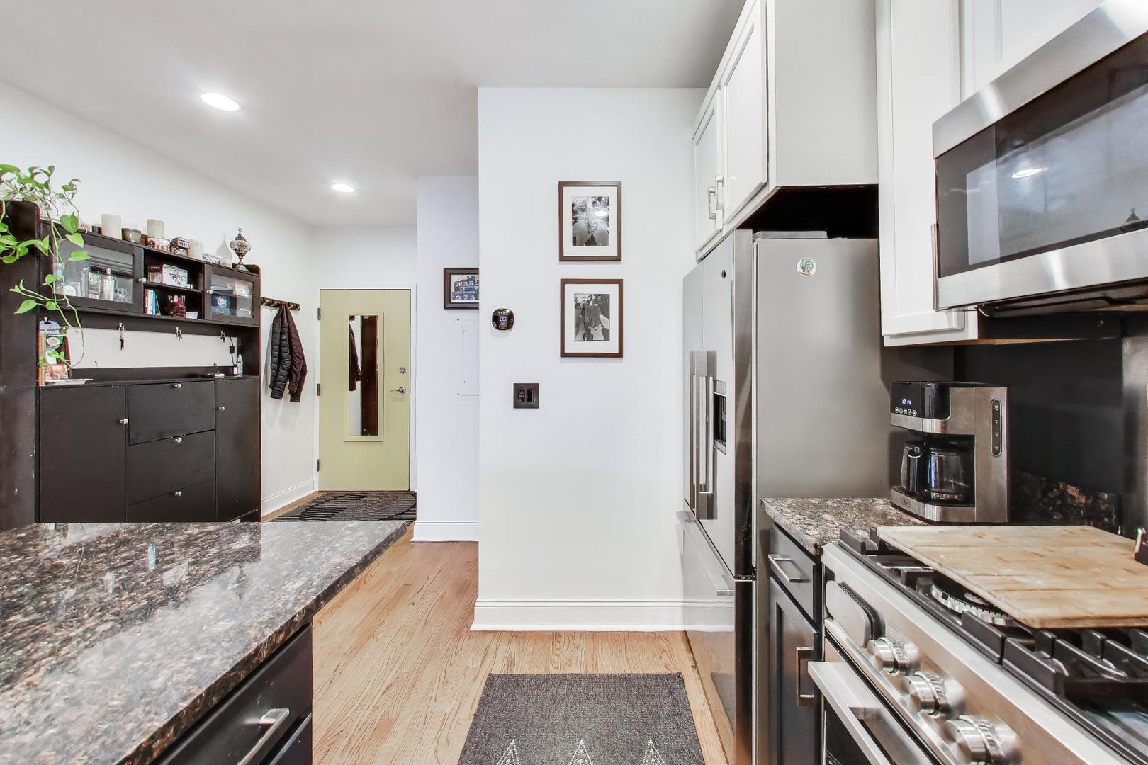 1378 N Wolcott Avenue Unit: 2B
