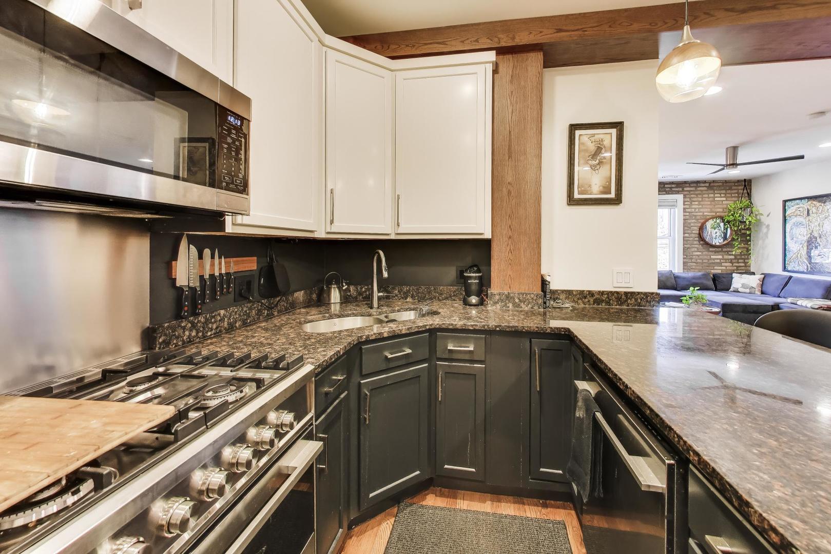 1378 N Wolcott Avenue Unit: 2B