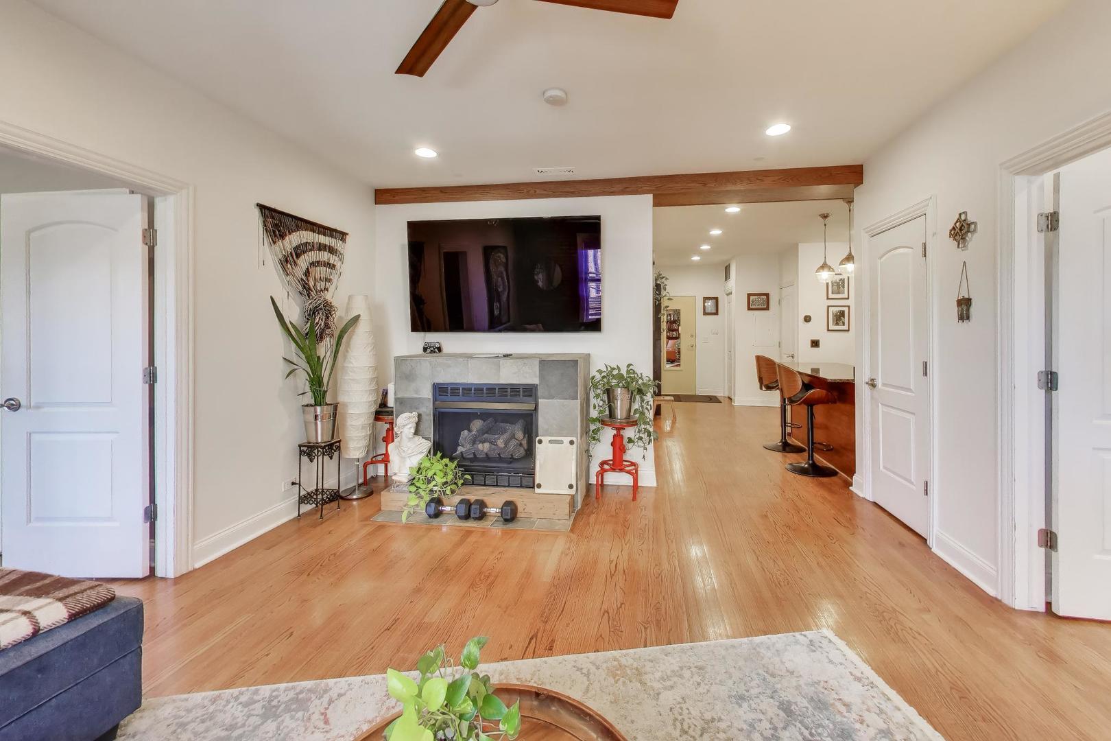 1378 N Wolcott Avenue Unit: 2B