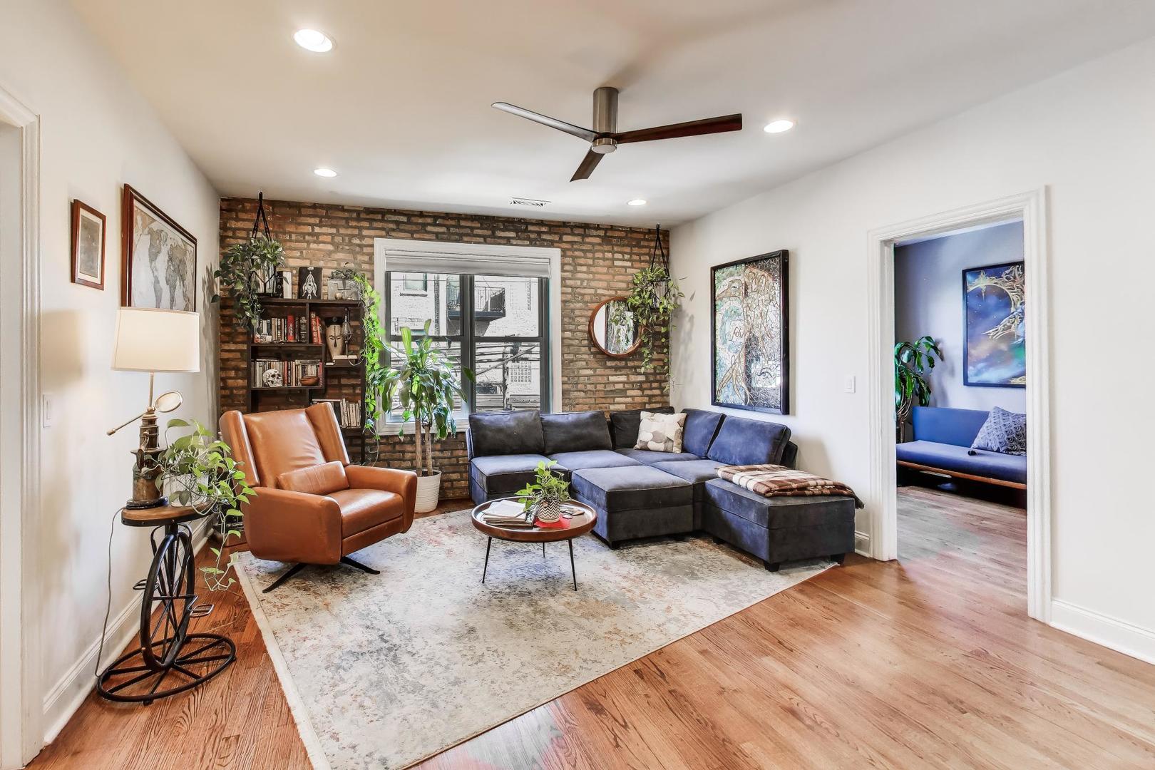 1378 N Wolcott Avenue Unit: 2B