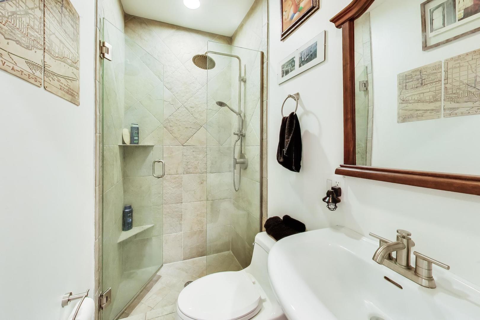 1378 N Wolcott Avenue Unit: 2B