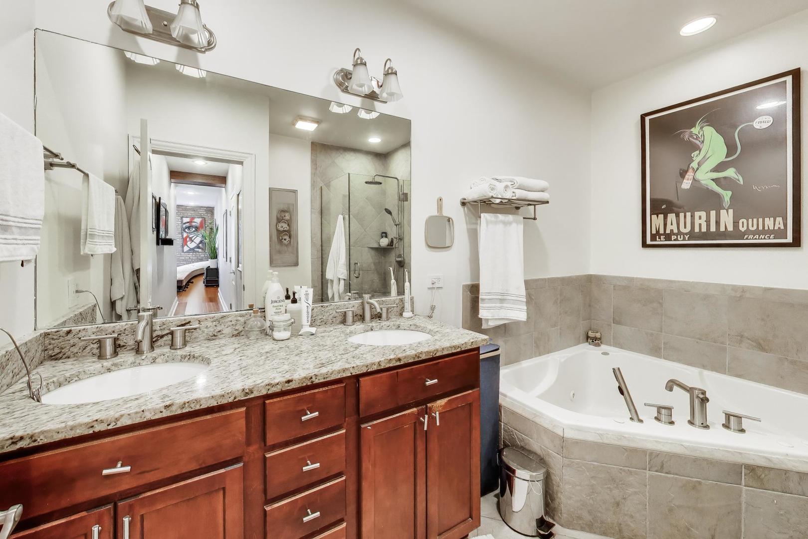 1378 N Wolcott Avenue Unit: 2B