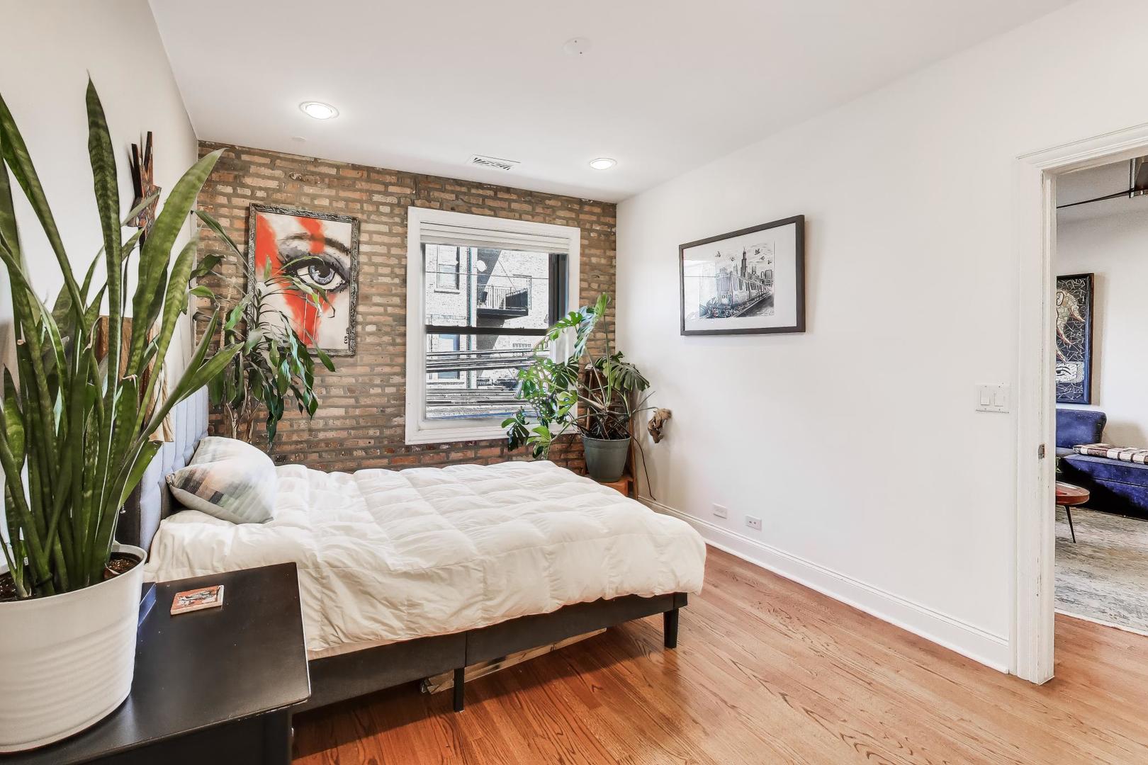 1378 N Wolcott Avenue Unit: 2B