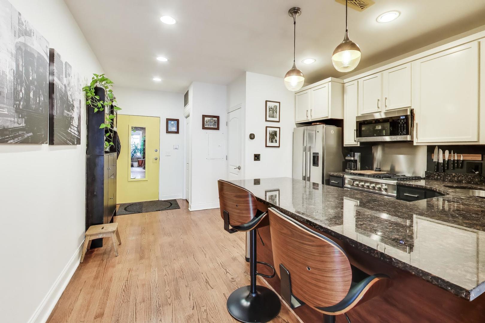 1378 N Wolcott Avenue Unit: 2B