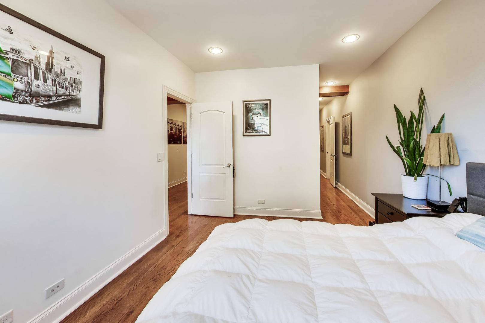 1378 N Wolcott Avenue Unit: 2B
