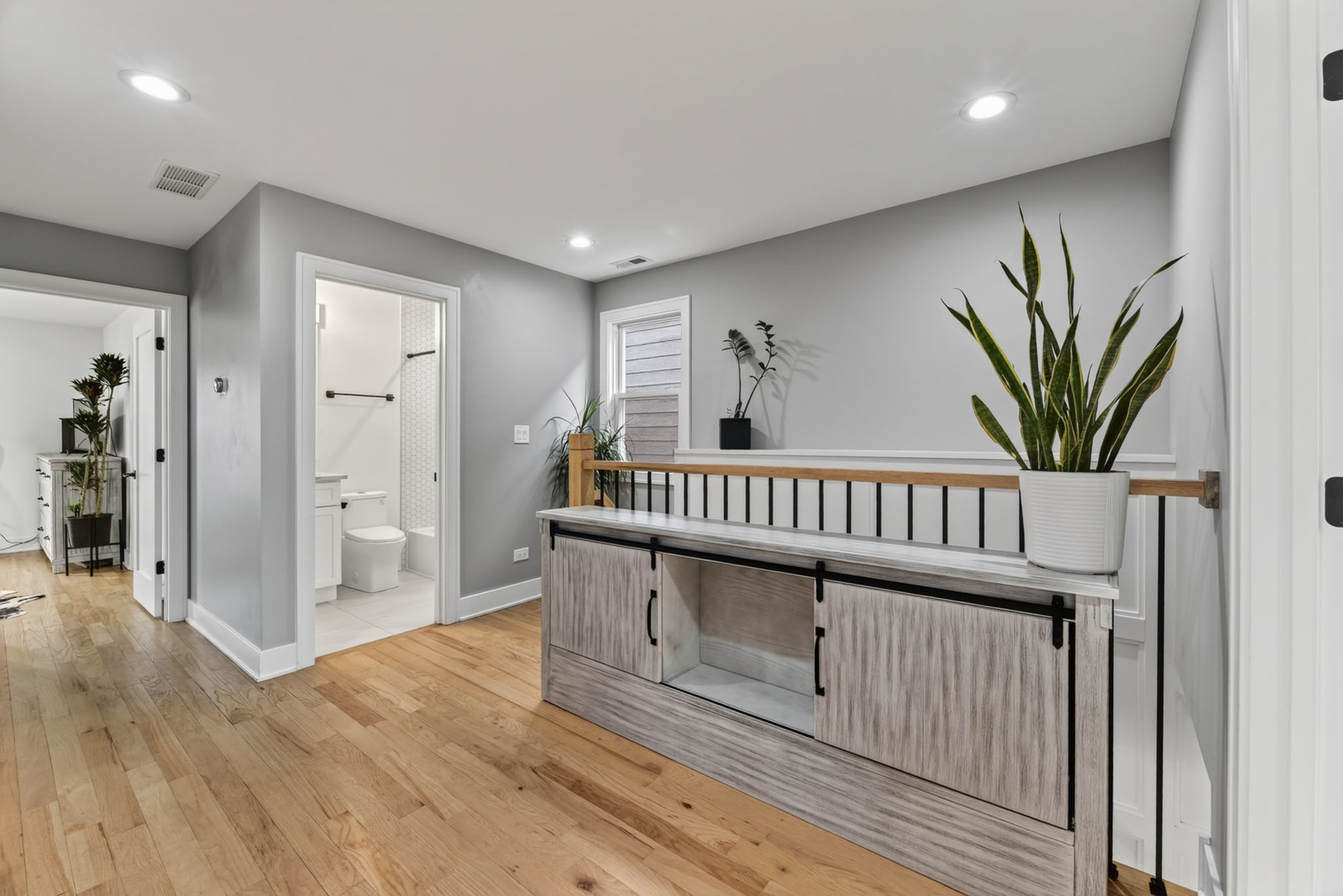 2128 N Lawler Avenue