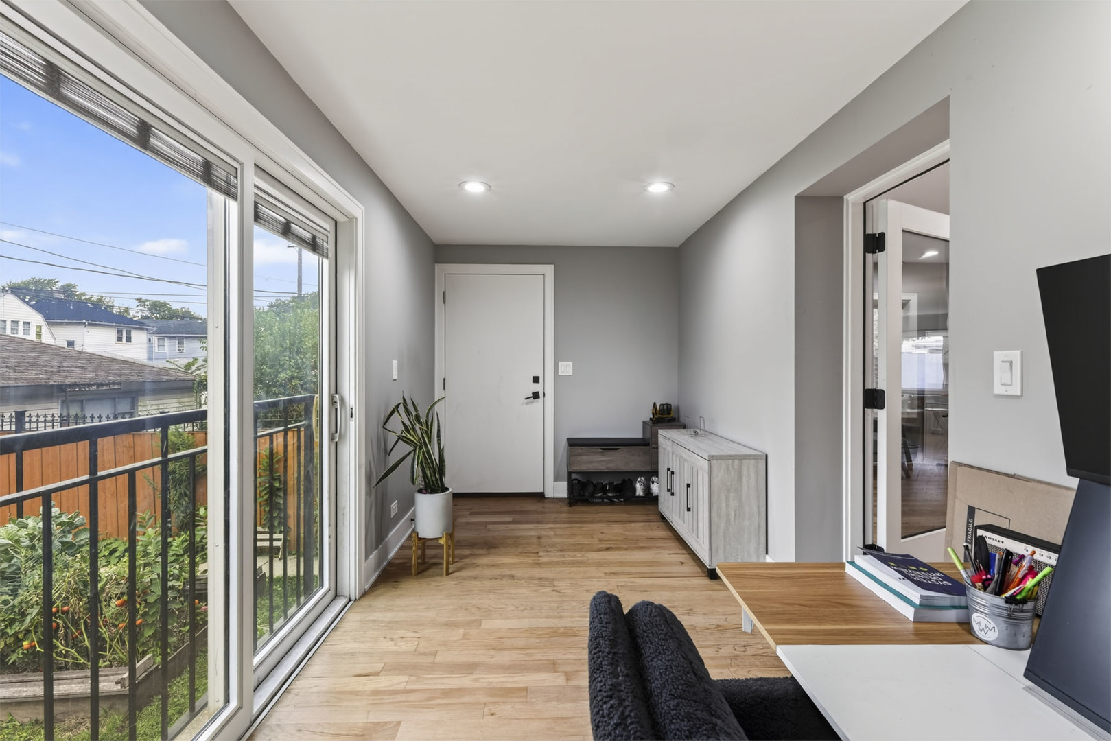 2128 N Lawler Avenue