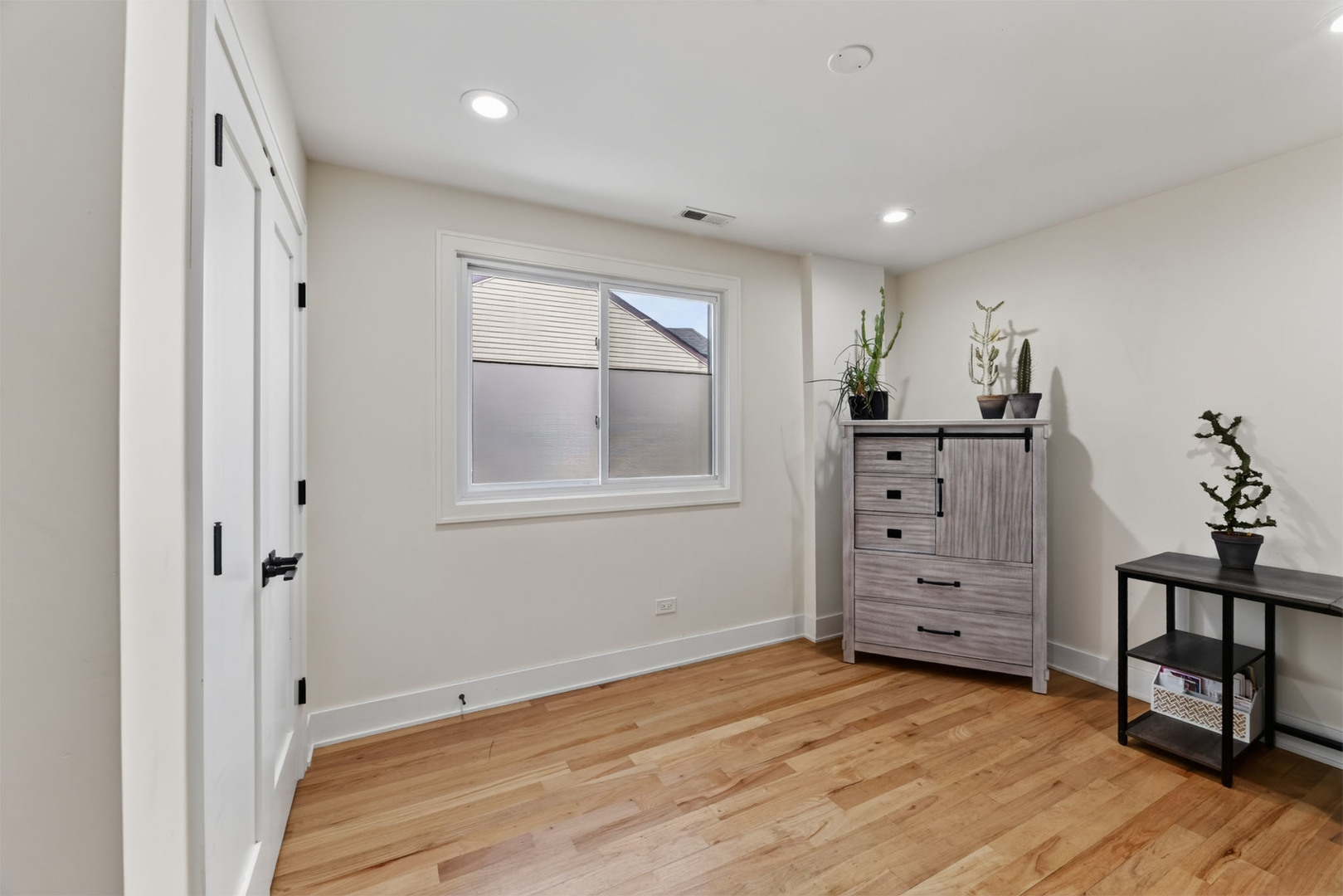 2128 N Lawler Avenue