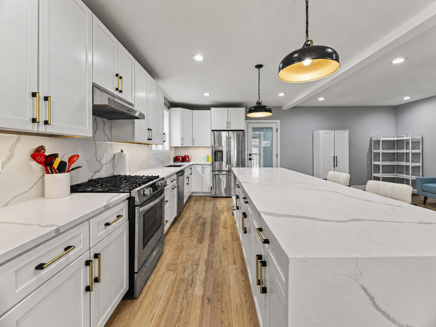 2128 N Lawler Avenue