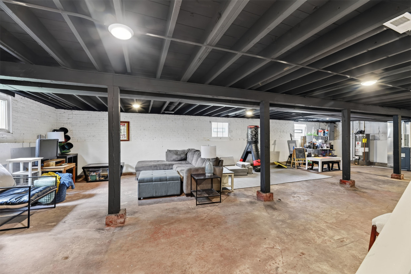 2128 N Lawler Avenue
