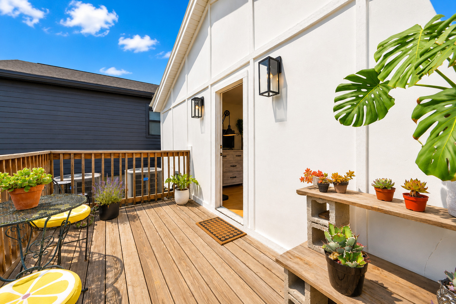 2128 N Lawler Avenue