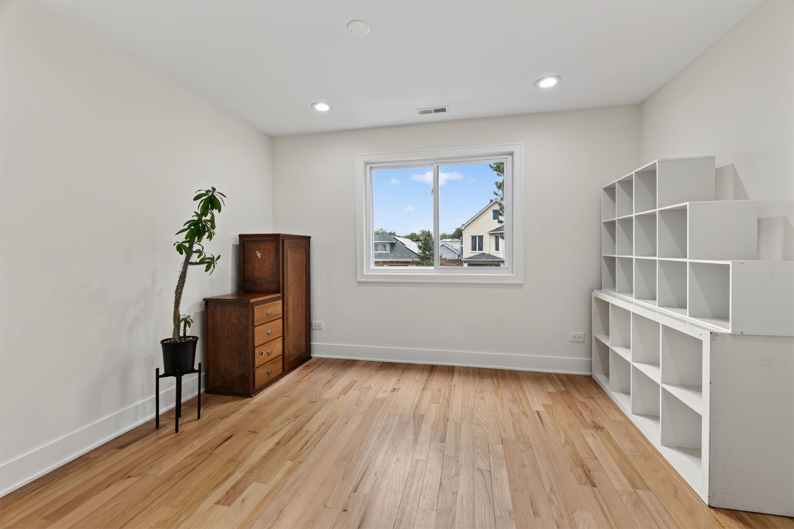 2128 N Lawler Avenue