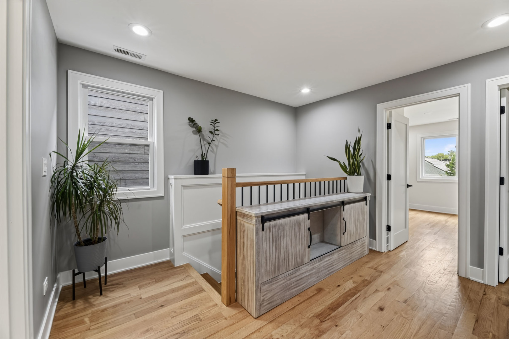2128 N Lawler Avenue