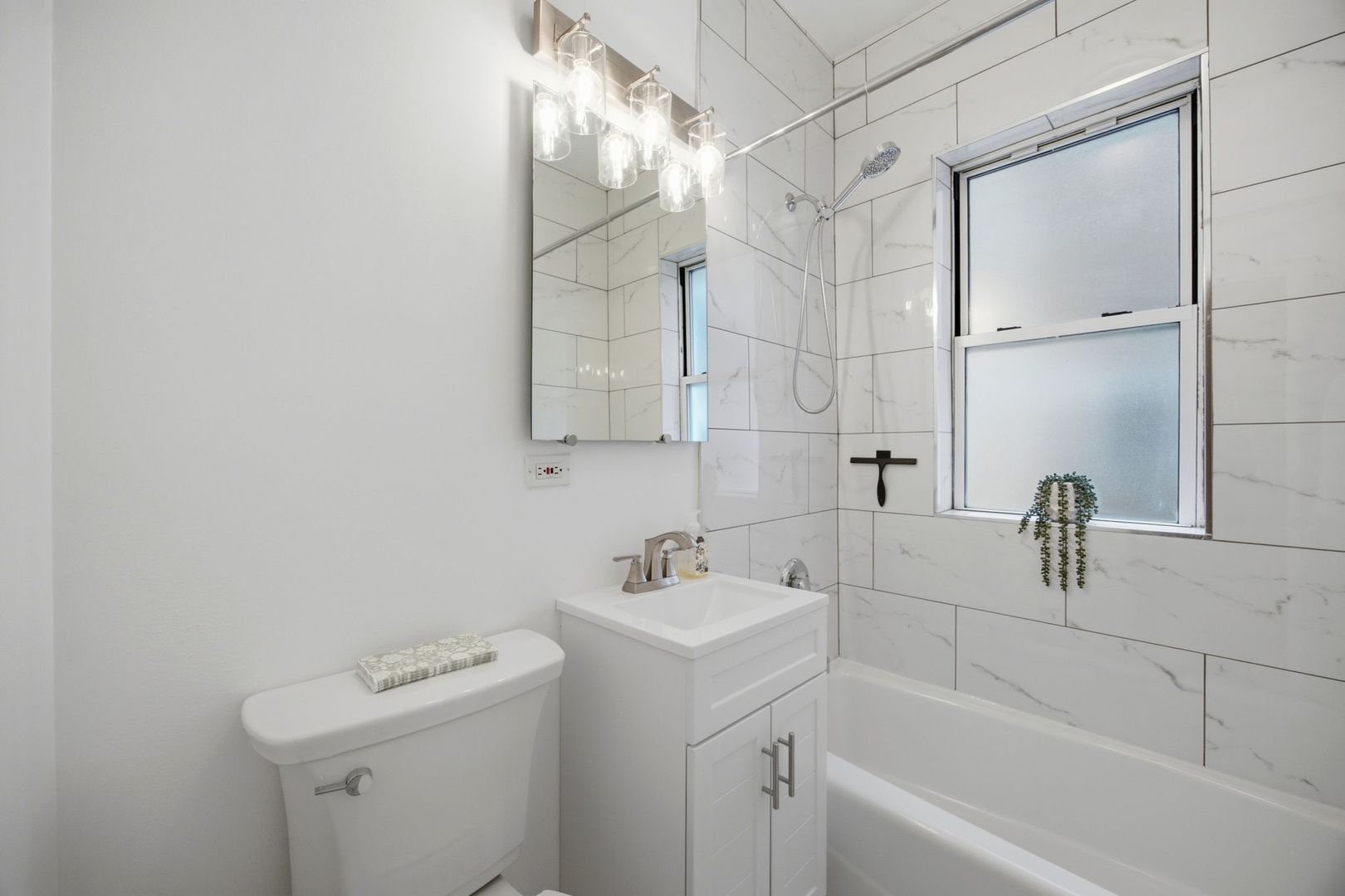 4542 N Albany Avenue Unit: 2