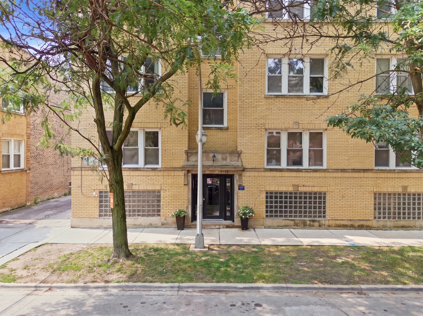 4542 N Albany Avenue Unit: 2
