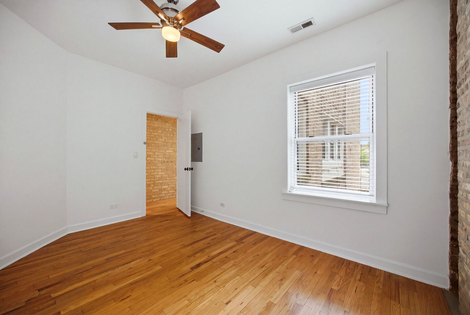 4542 N Albany Avenue Unit: 2