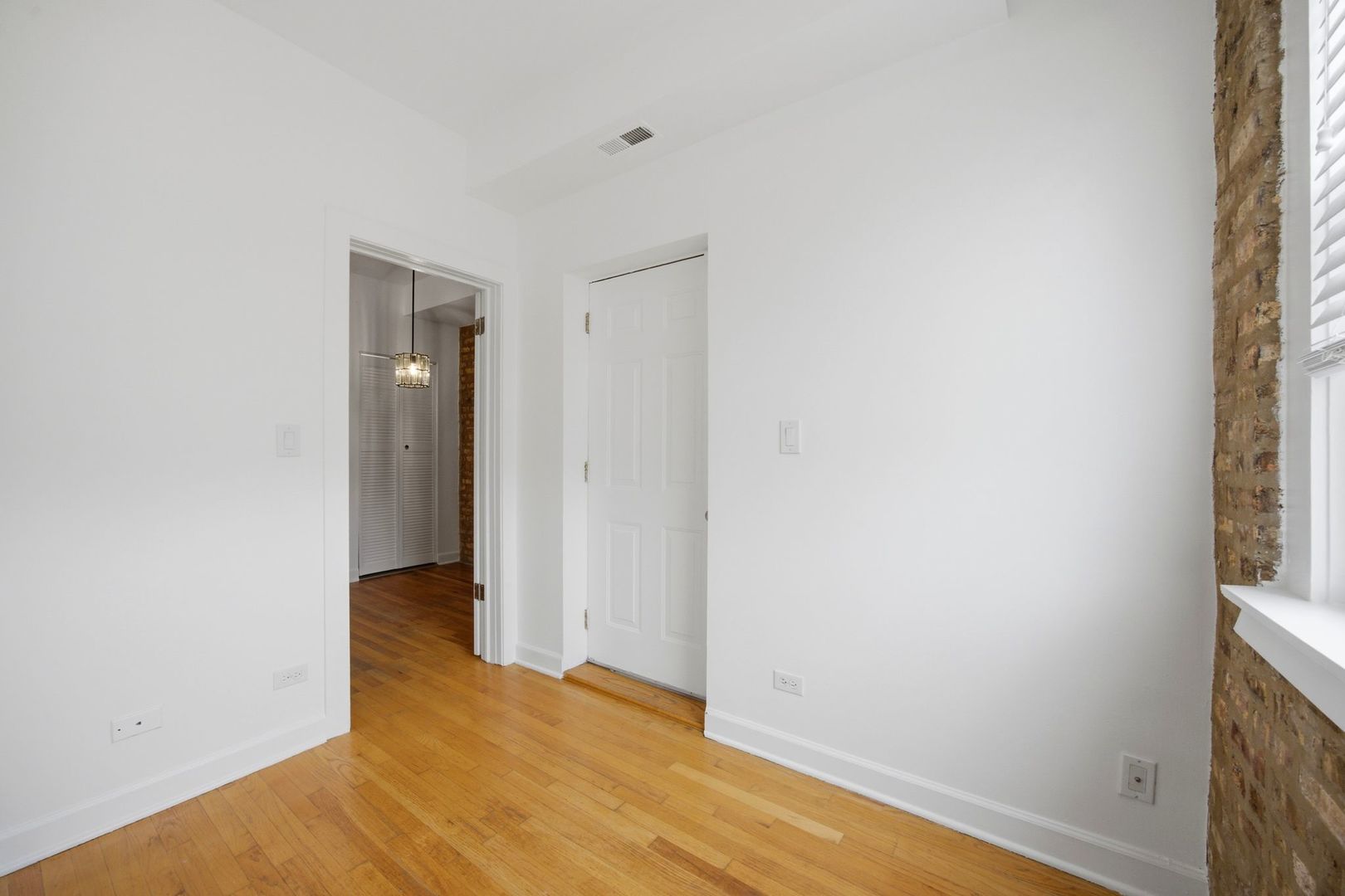 4542 N Albany Avenue Unit: 2