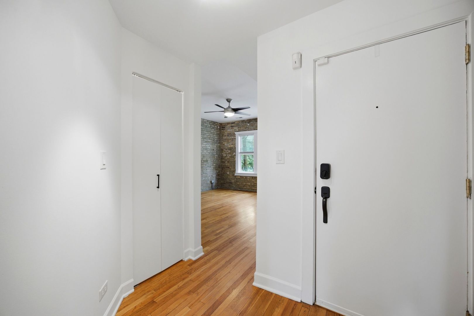 4542 N Albany Avenue Unit: 2