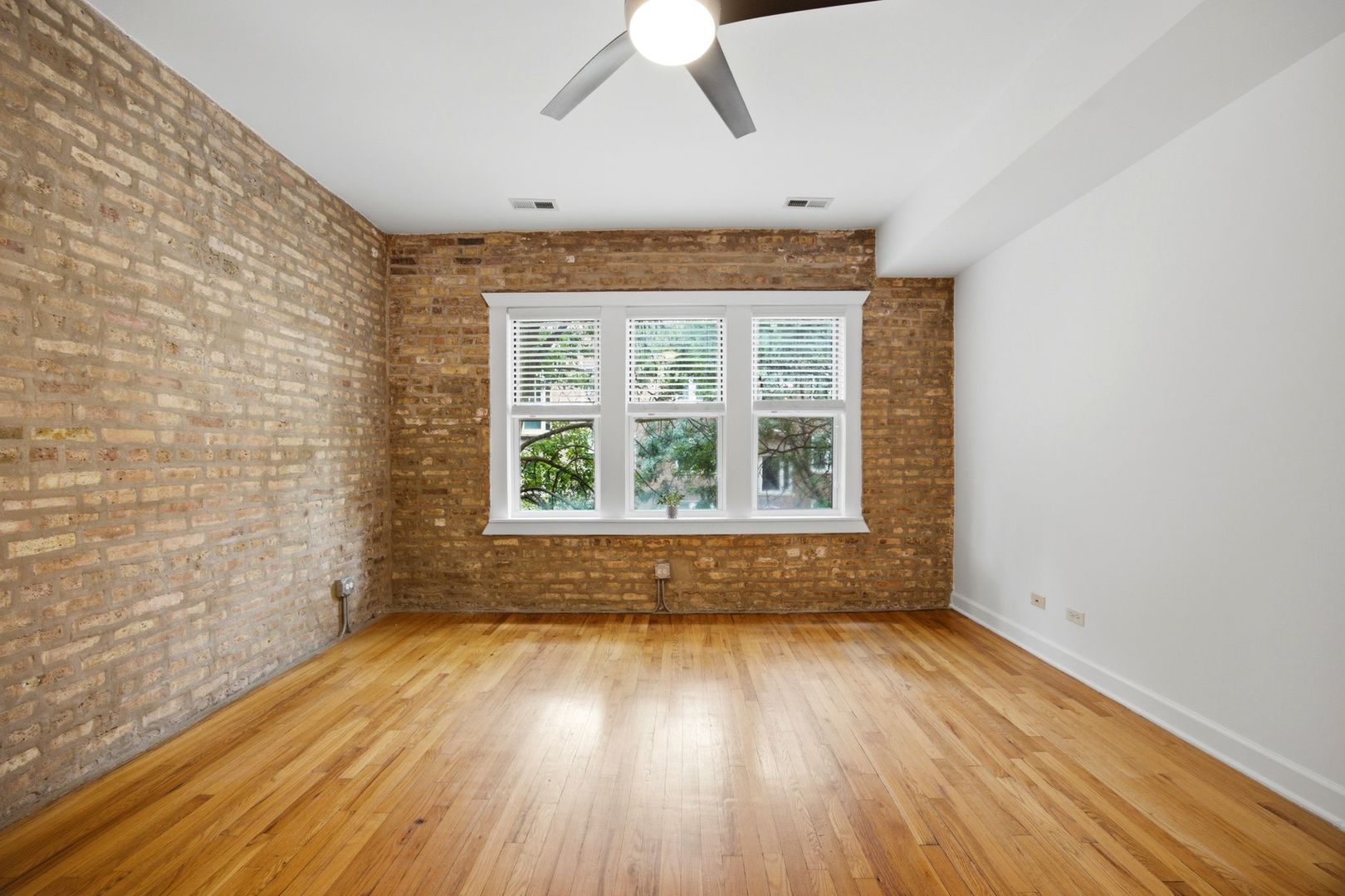 4542 N Albany Avenue Unit: 2