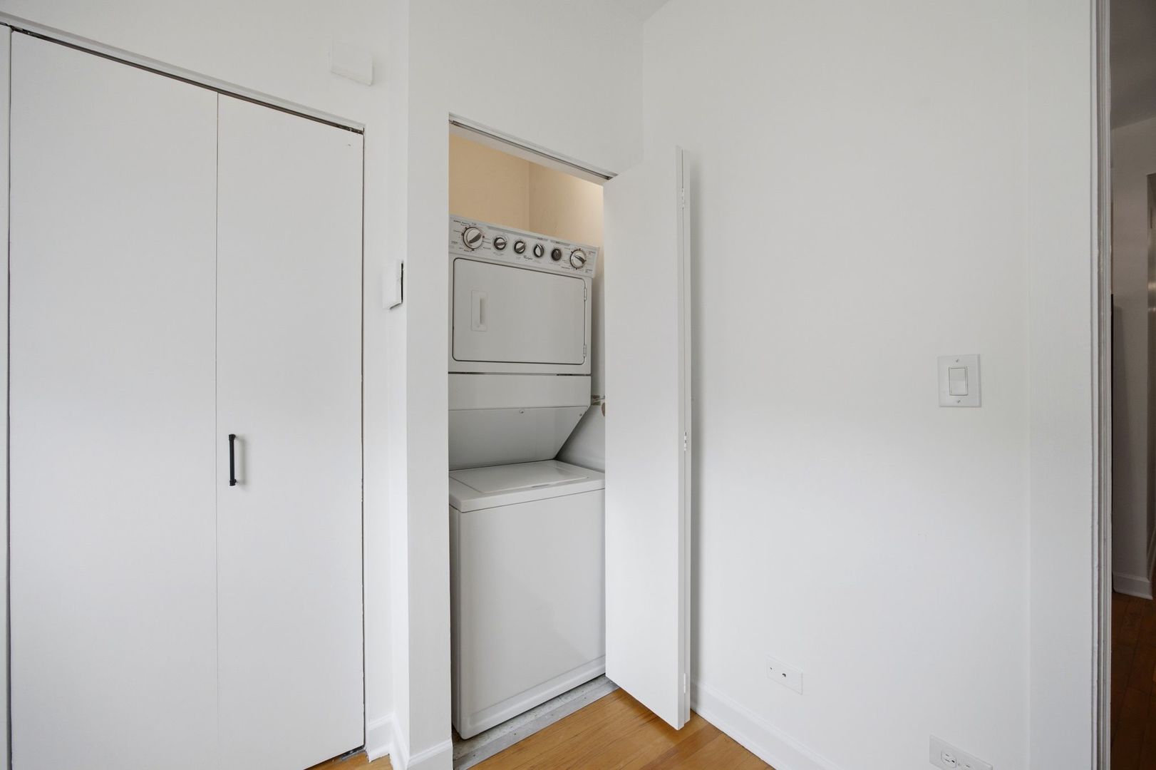 4542 N Albany Avenue Unit: 2