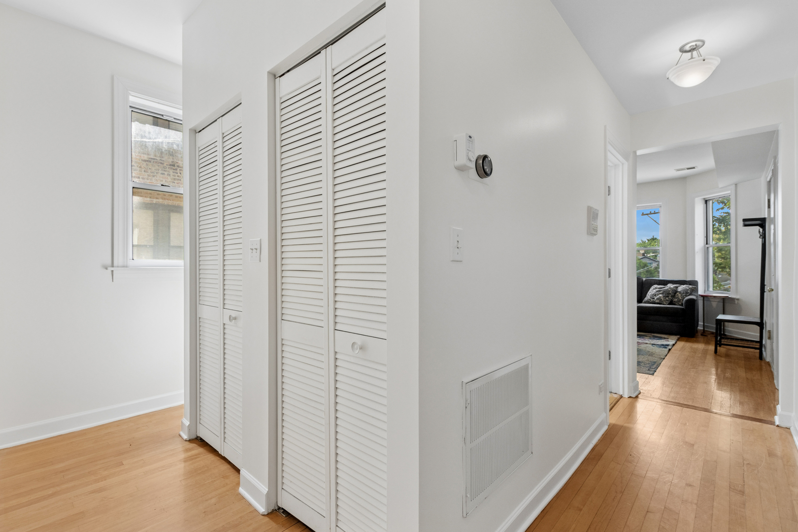 3649 N WOLCOTT Avenue Unit: 2