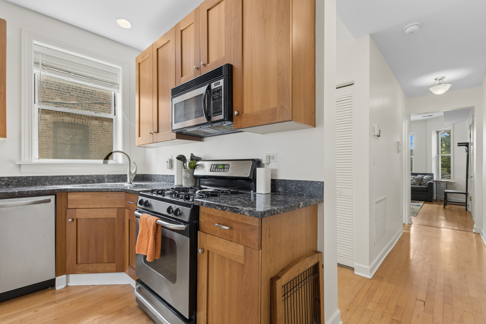 3649 N WOLCOTT Avenue Unit: 2