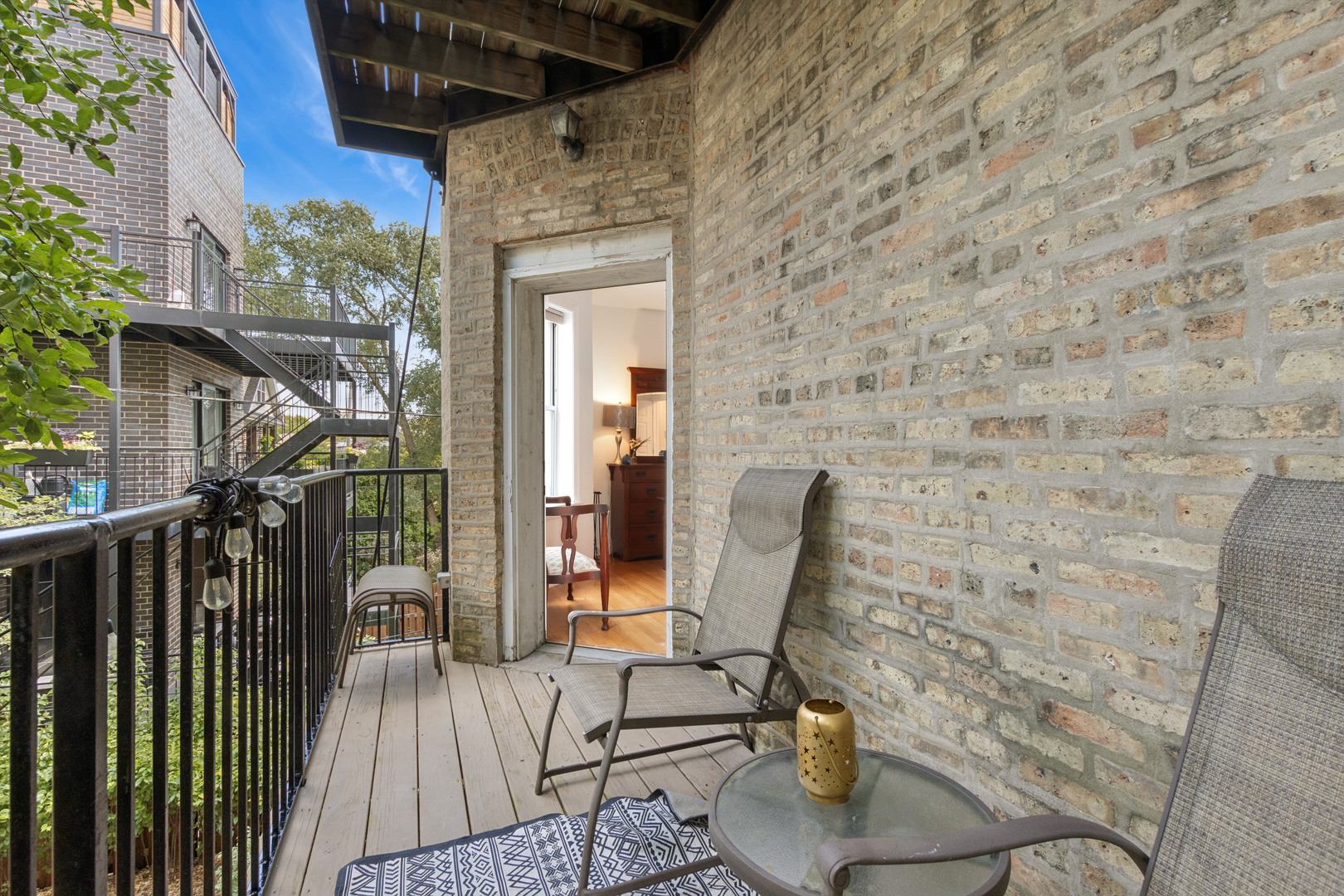 3649 N WOLCOTT Avenue Unit: 2