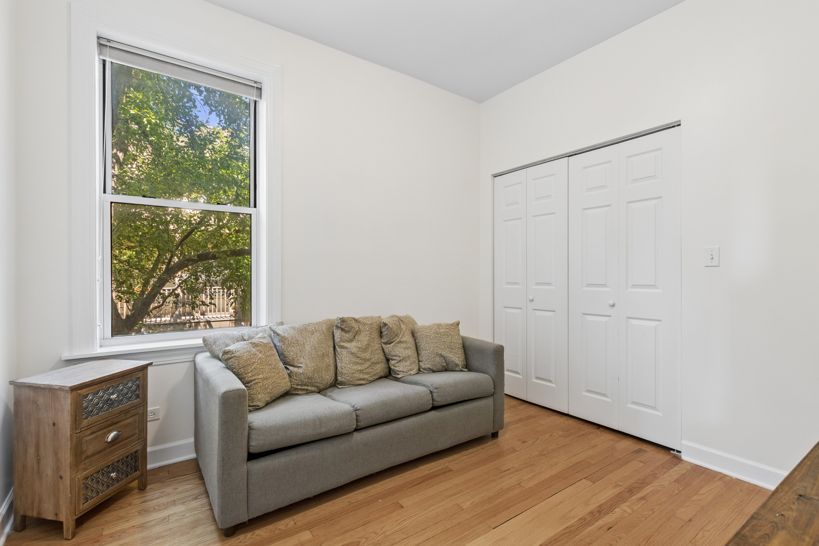 3649 N WOLCOTT Avenue Unit: 2