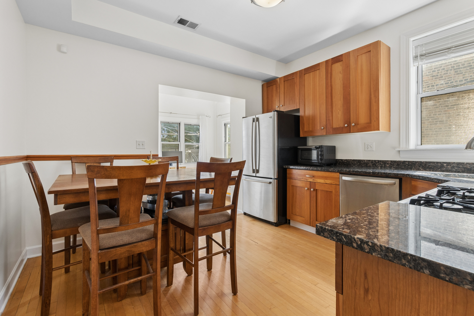 3649 N WOLCOTT Avenue Unit: 2