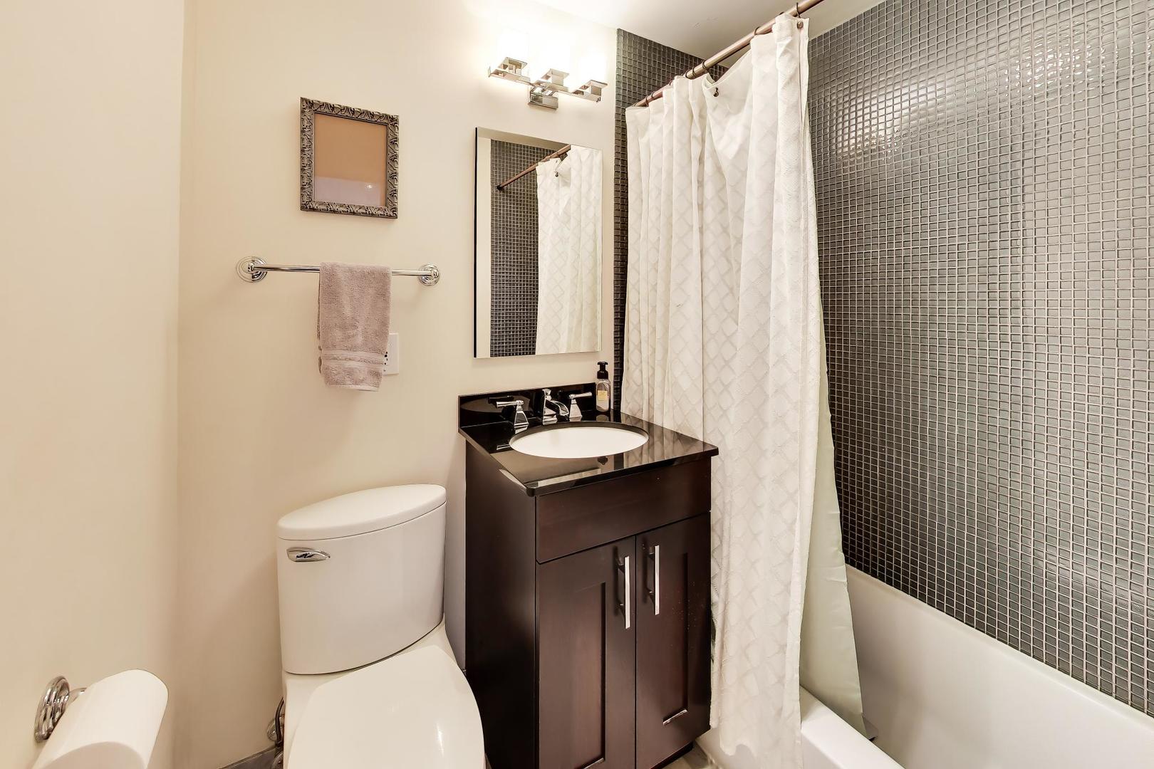 2930 N Sheridan Road Unit: 1205