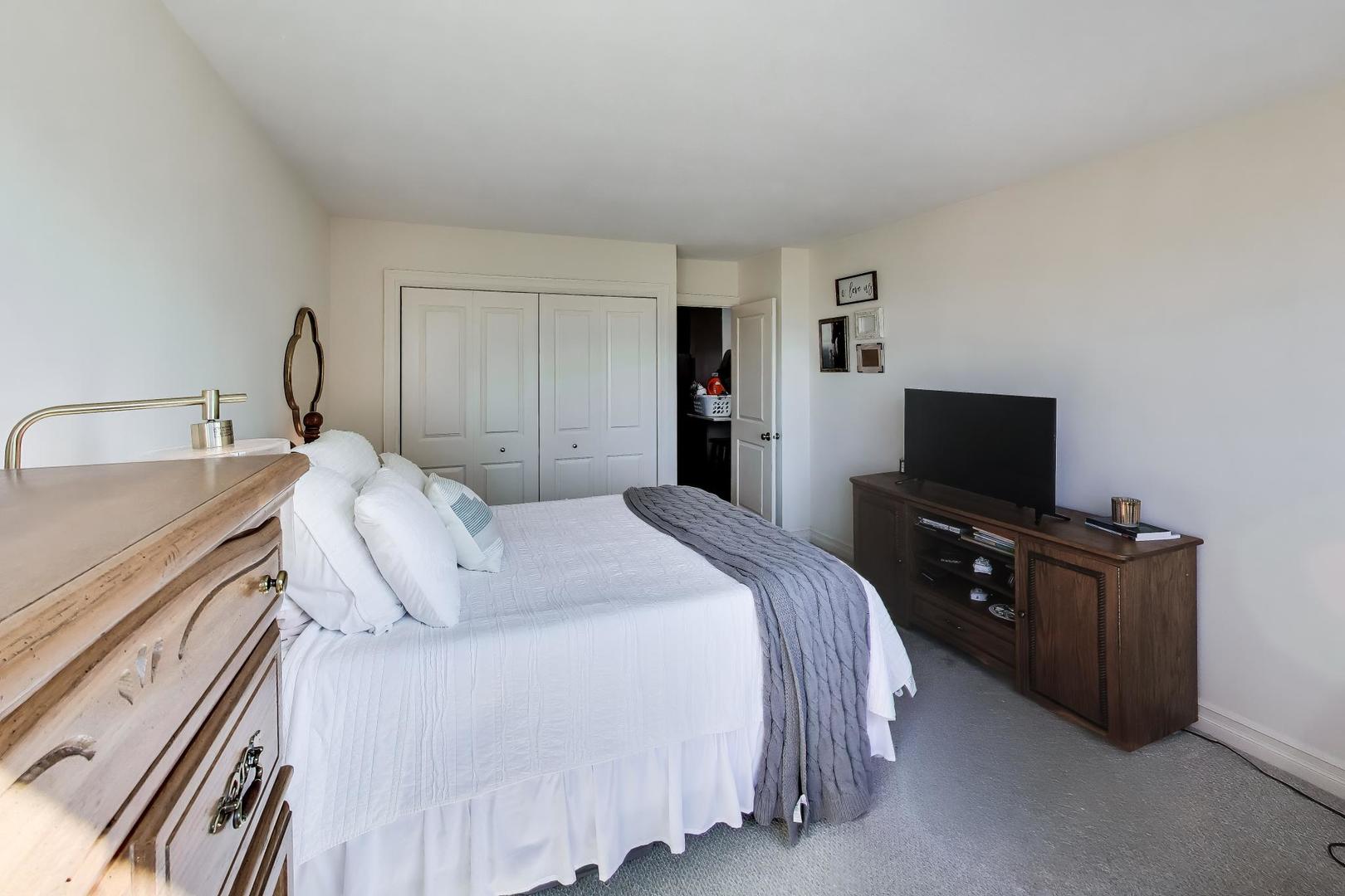 2930 N Sheridan Road Unit: 1205