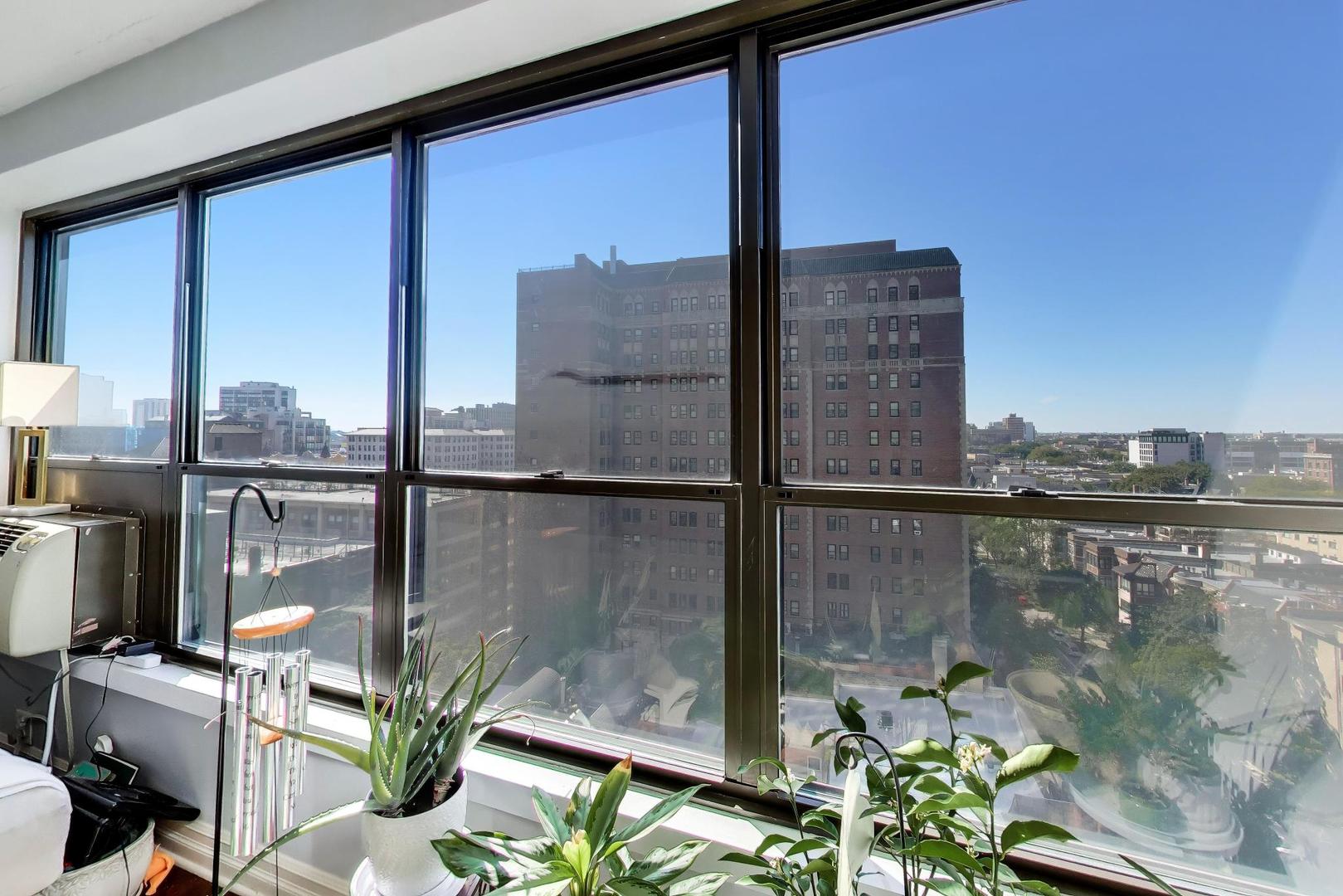 2930 N Sheridan Road Unit: 1205