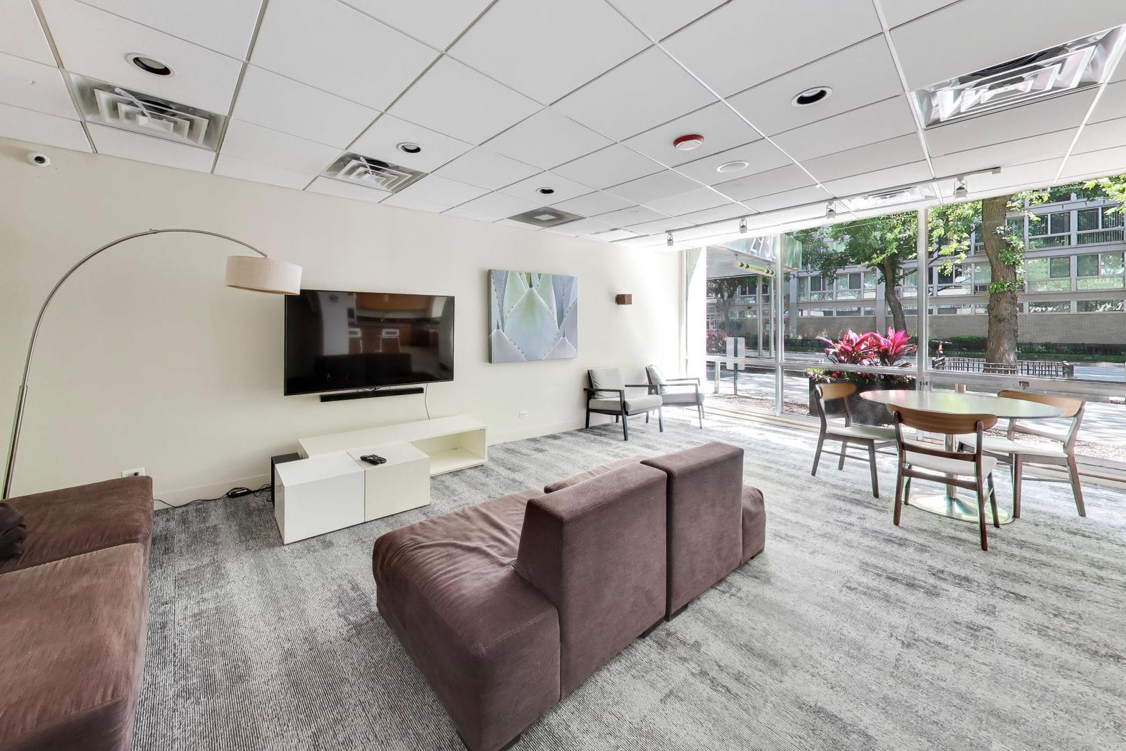 2930 N Sheridan Road Unit: 1205
