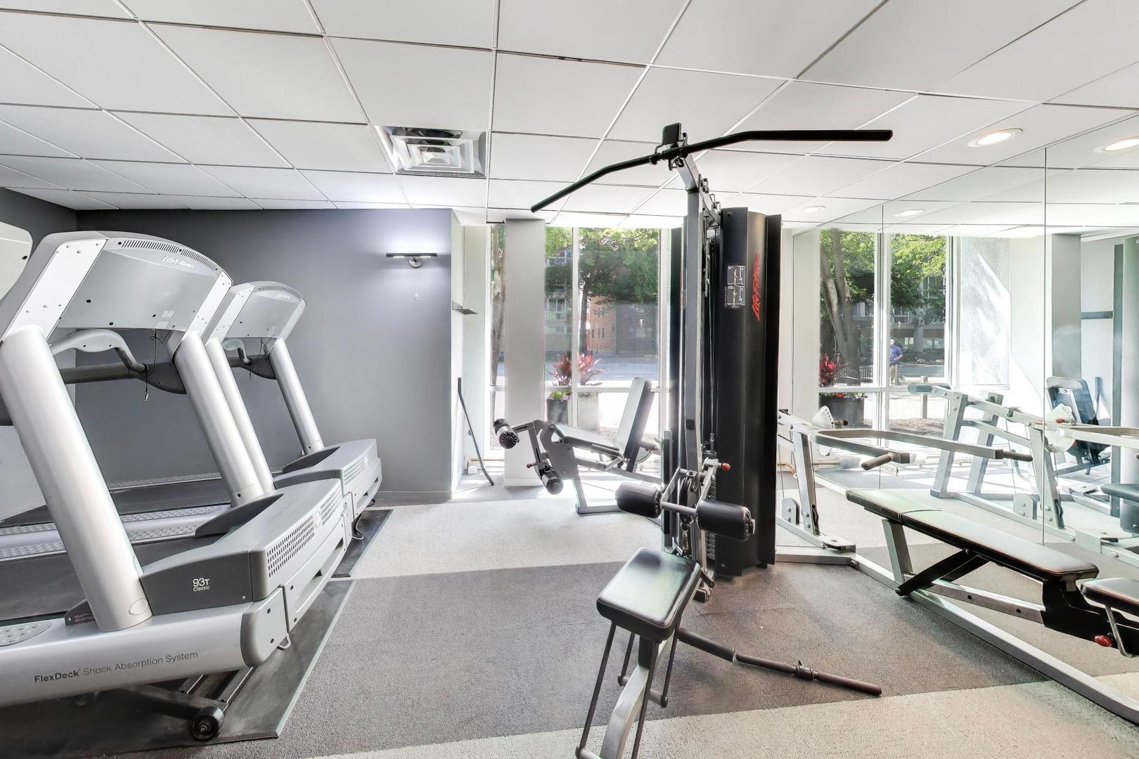 2930 N Sheridan Road Unit: 1205