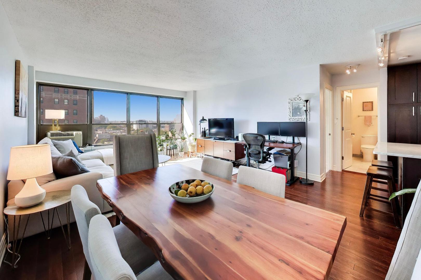 2930 N Sheridan Road Unit: 1205