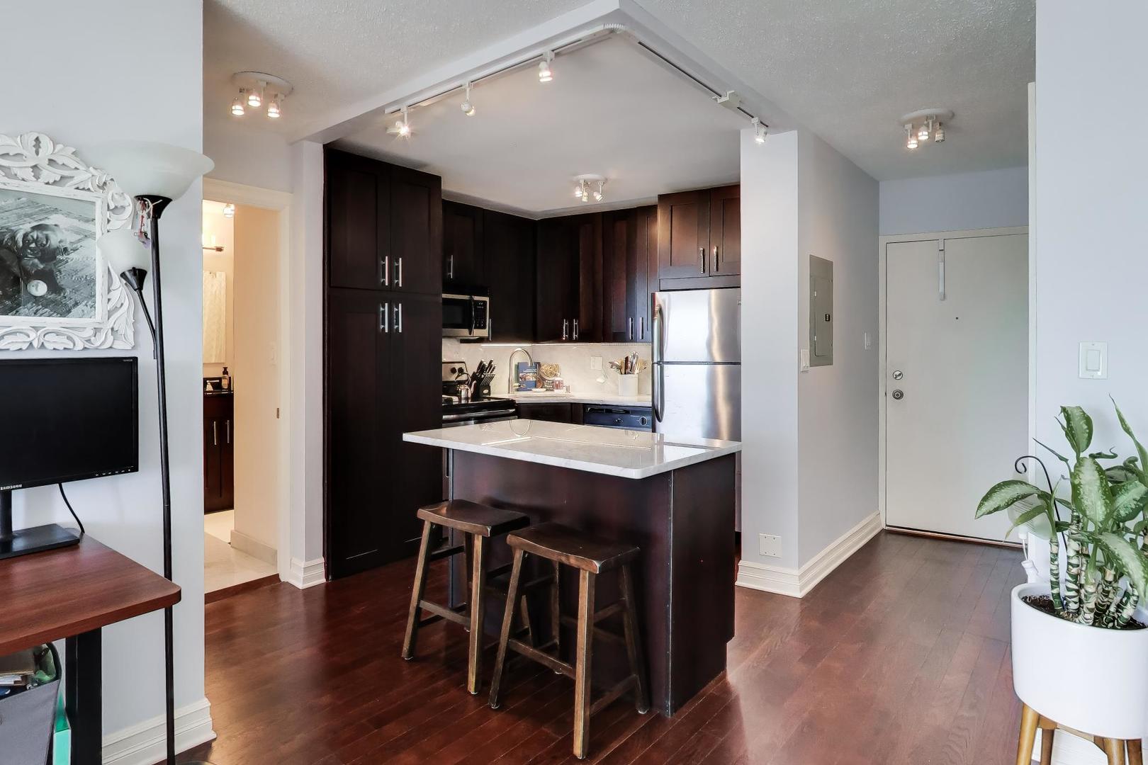 2930 N Sheridan Road Unit: 1205