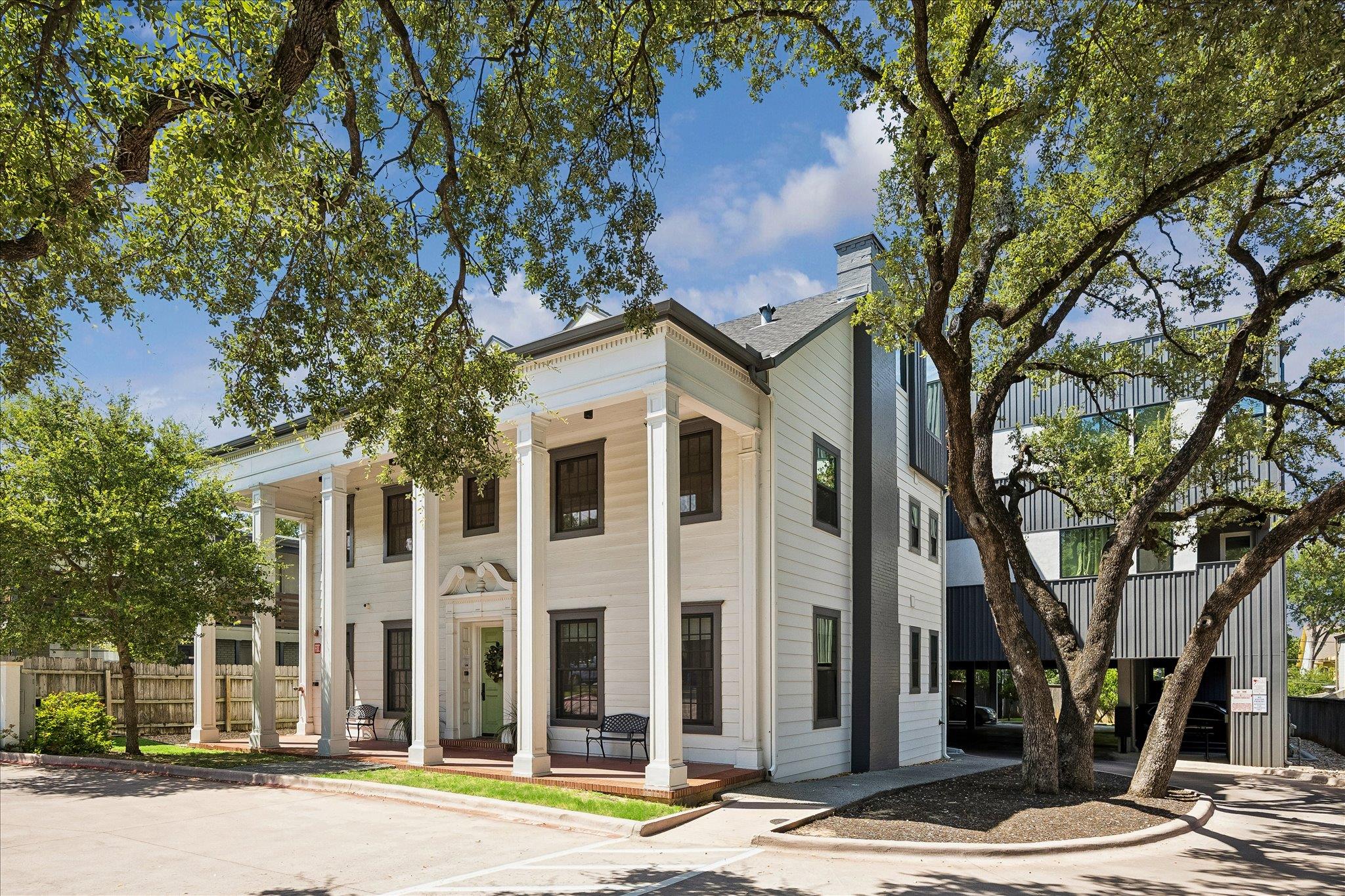 1715 Enfield RD # 202