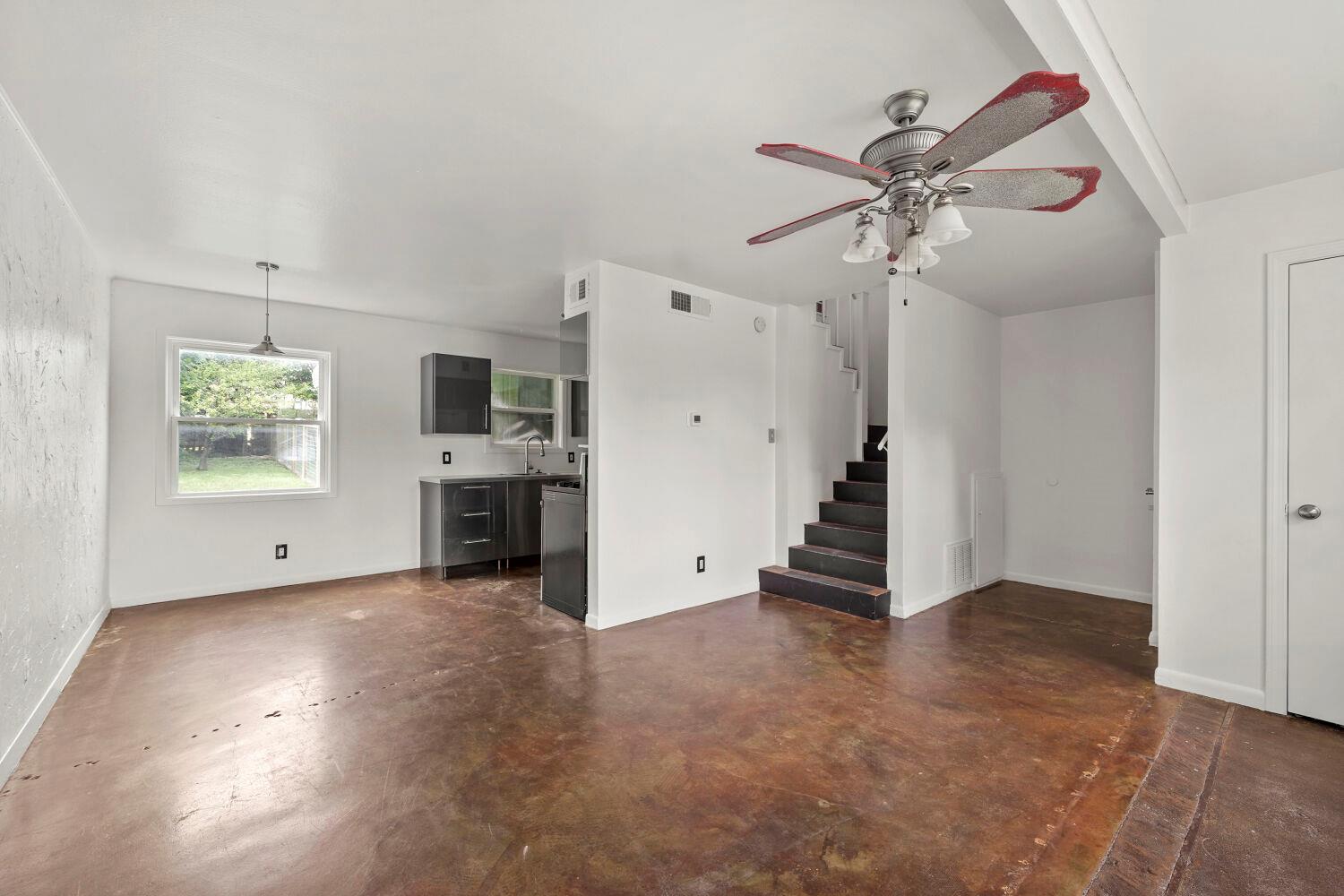 903 Aurora CIR # B